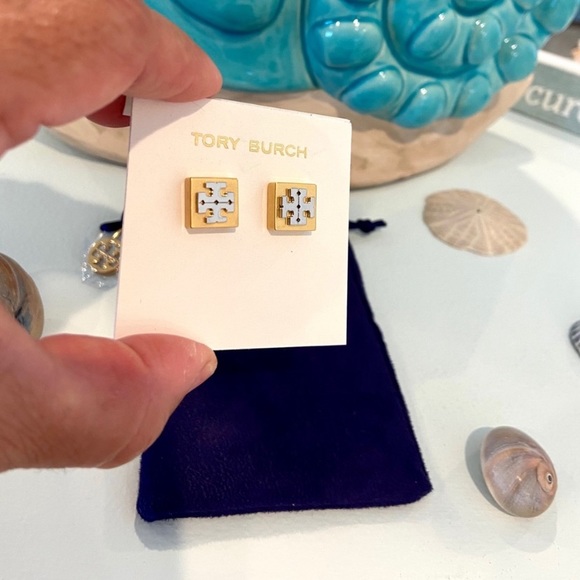 NWT Authentic luxury minimalist Tory Burch Block T Logo Stud Earrings